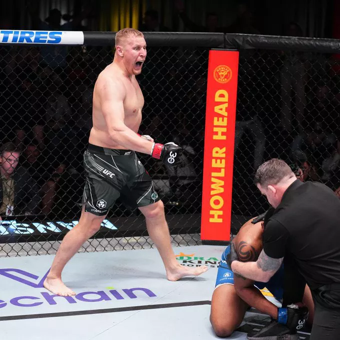 Sergei Pavlovich noqueó a Curtis Blaydes en Las Vegas