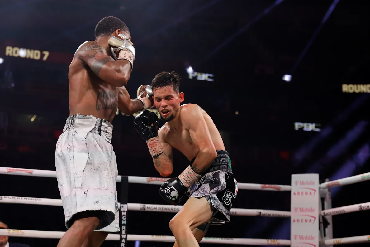 Stephen Fulton Jr. V Carlos Castro 09.14.24_Fight (1)