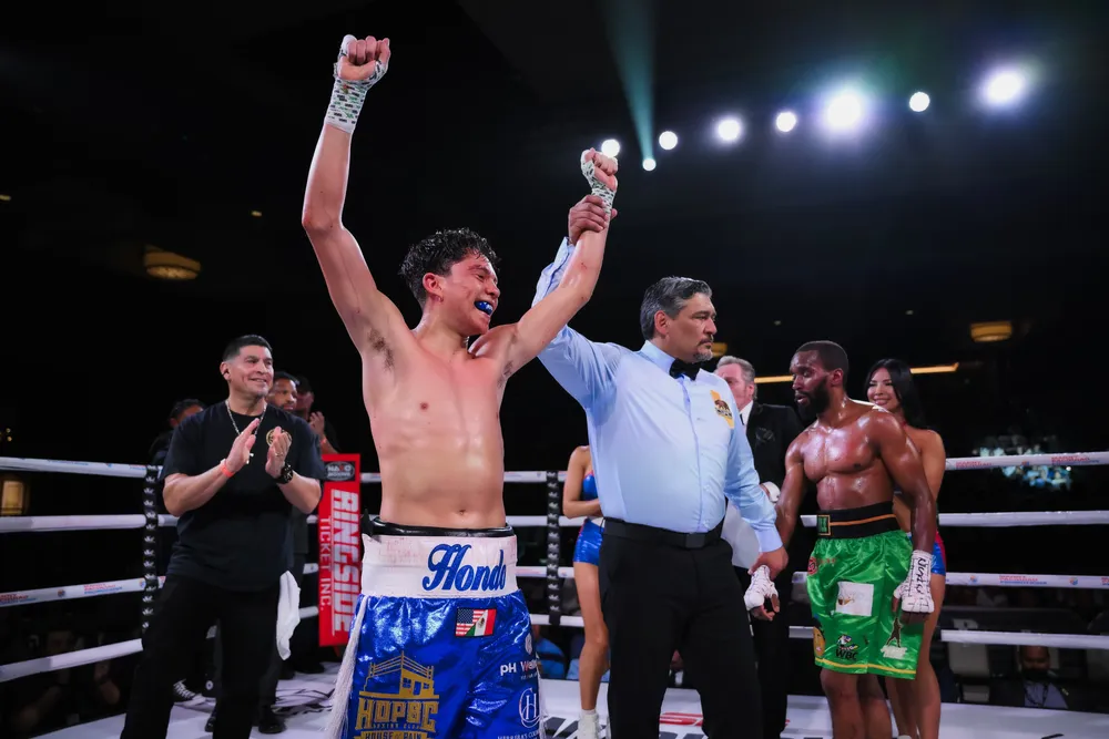 ONA_M5735P_FIRST_BOUT_