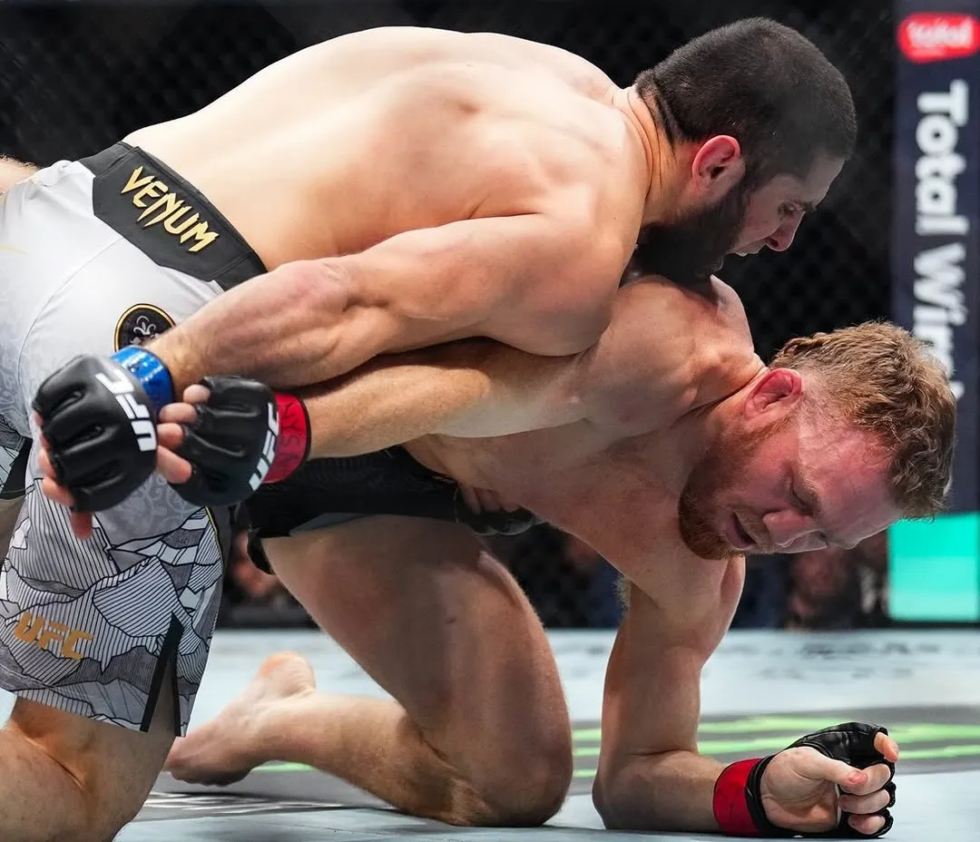 Islam Makhachev nuevo campeón tras vencer por puntos a Jack Della Maddalena en UFC 322