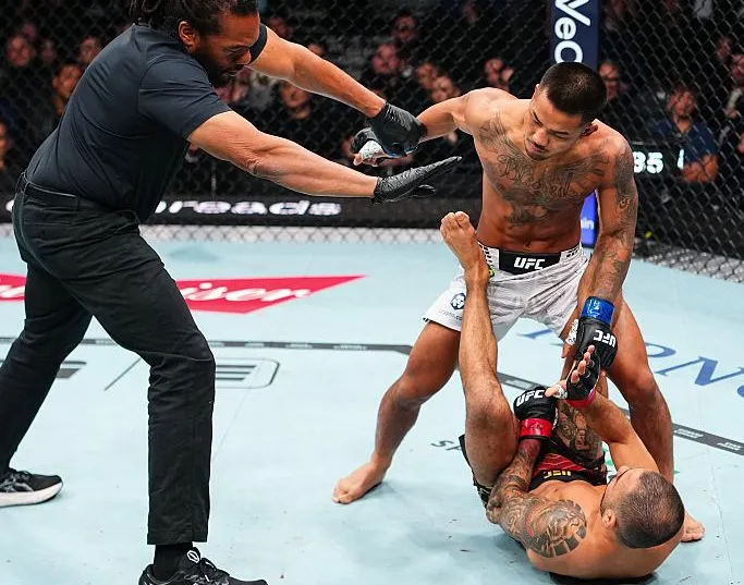Joshua Van nuevo campeón tras horrible lesión de Alexandre Pantoja en UFC 323 de Las Vegas