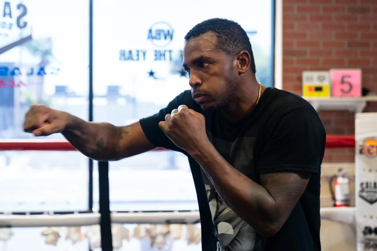 Erislandy Lara Camp Visit - 08.13.24_09_14_2024_Training camp (2)