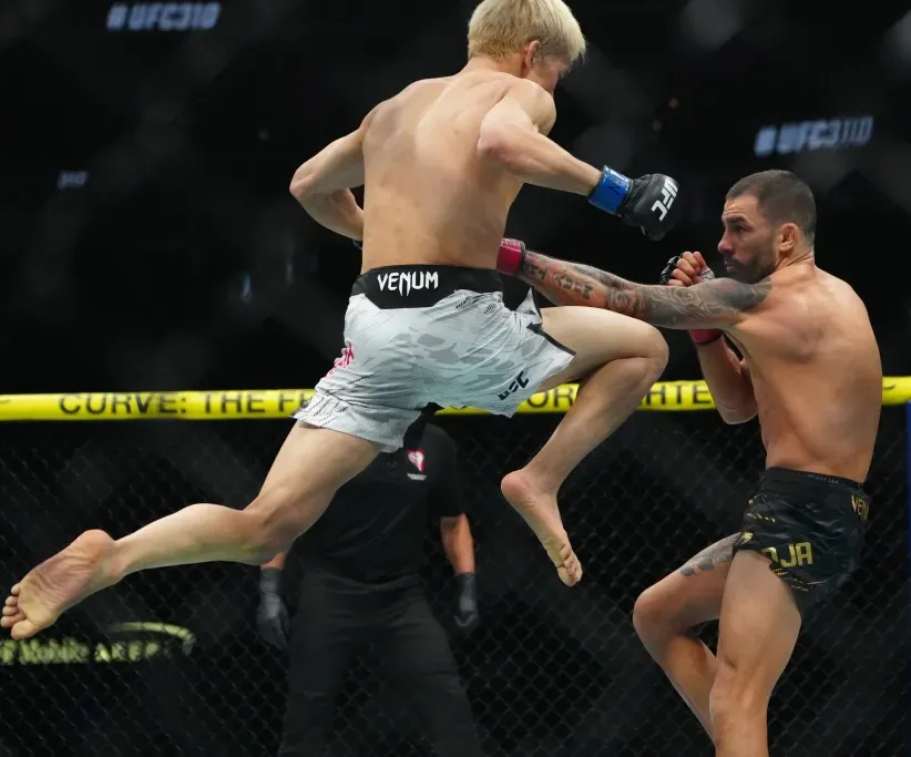Alexandre Pantoja retiene tras someter a Kai Asakura en el UFC 310 de Las Vegas