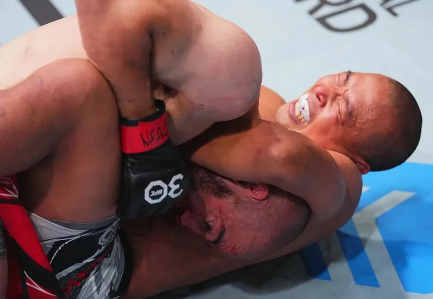 Jun Yong Park somete al ruso Albert Duraev en Las Vegas