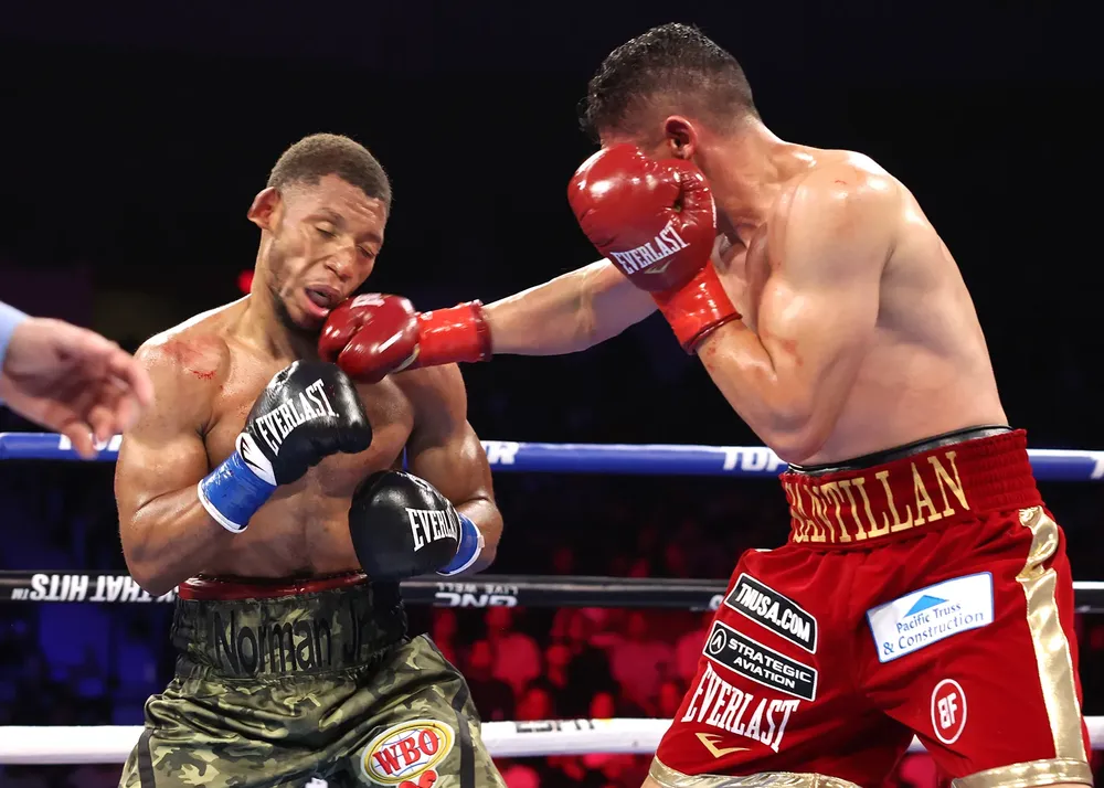 Giovani Santillan vs Brian Norman Jr_action7