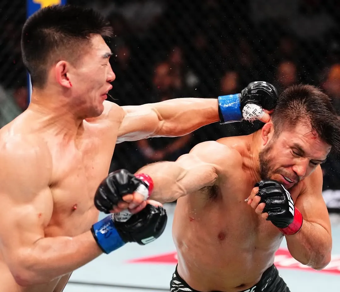Yadong Song gana por decisión una accidente pelea contra Henry Cejudo