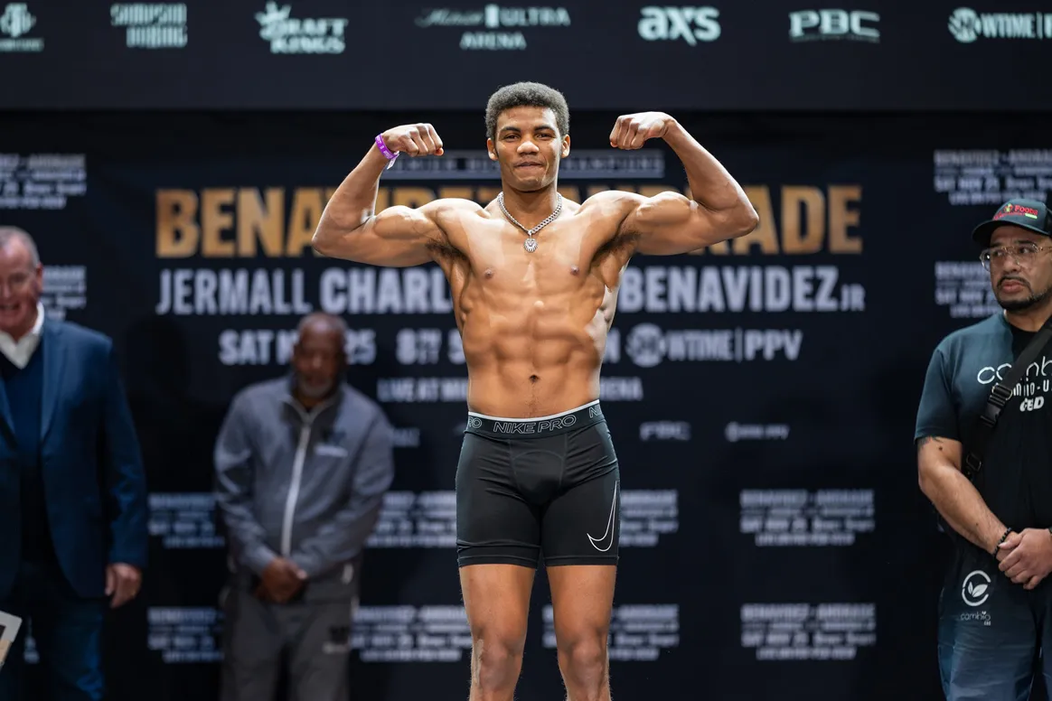 Benavidez vs Andrade Weigh-in - 11.24.23_11_25_2023_Weigh-in (8)