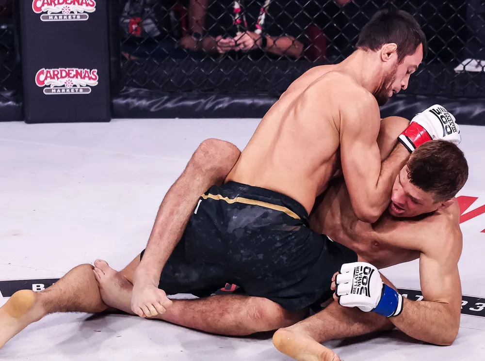 Nurmagomedov retiene por puntos ante Primus en California1
