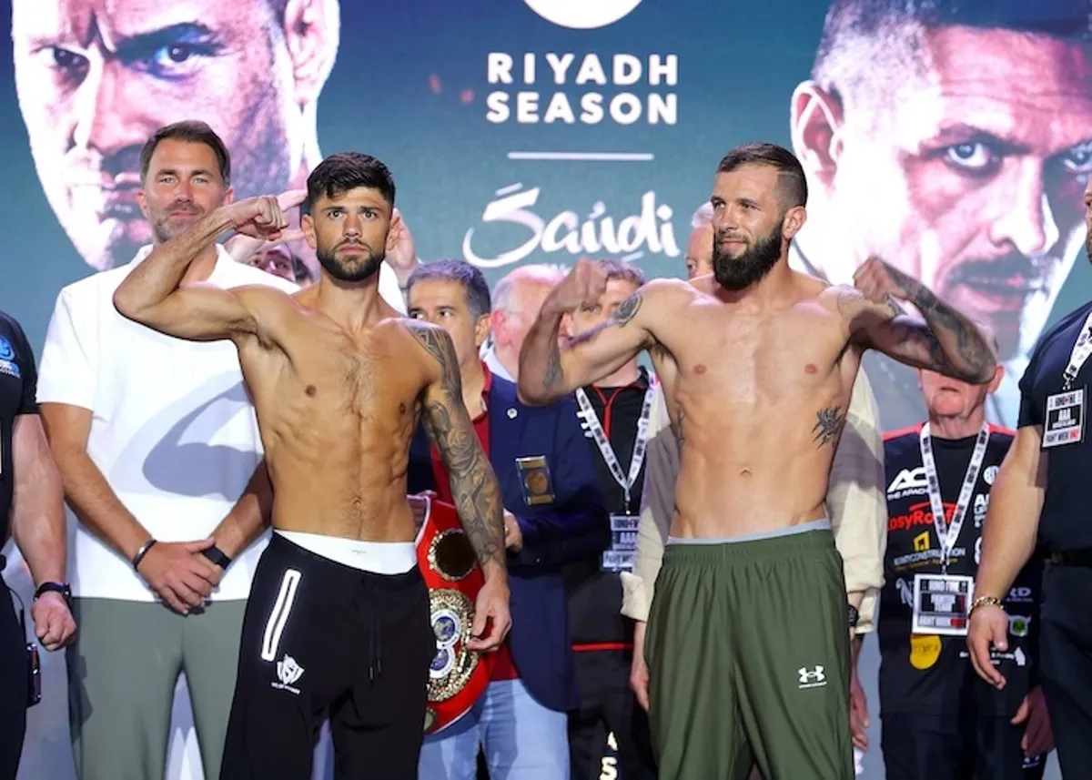 Joe Cordina vs Anthony Cacace_pose