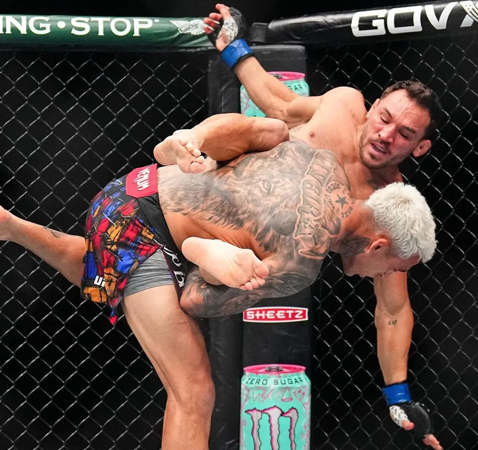 Charles Oliveira logra vencer unánime a Michael Chandler en UFC 309