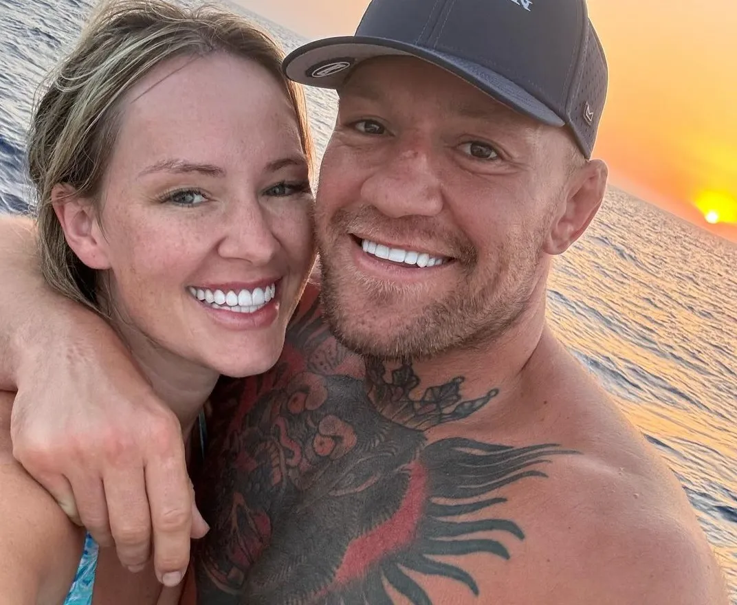 Dee Devlin defiende a Conor McGregor ¡Lo quiero, confío y CREO EN ÉL!