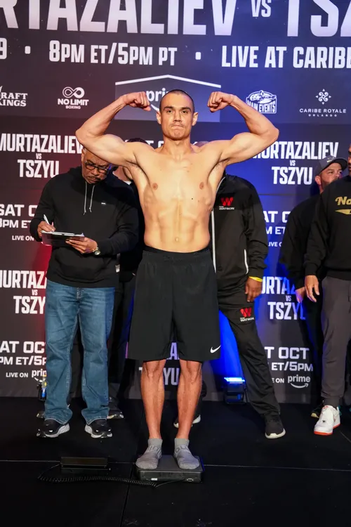 Murtazaliev vs Tszyu Weigh-in - 10.17.24_10_19_2024_Weigh-in (4)