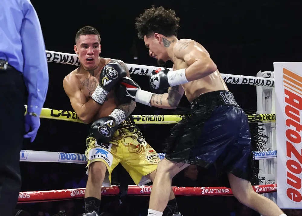 Oscar Valdez vs Adam Lopez_action10
