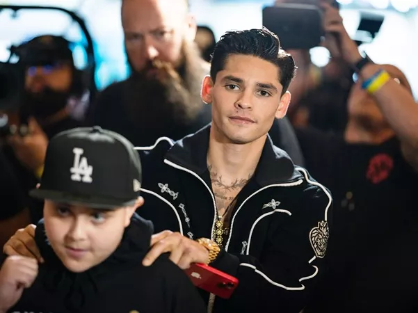 Davis vs Garcia Grand Arrival - 04.18.23_04_22_2023_Grand Arrivals (3)