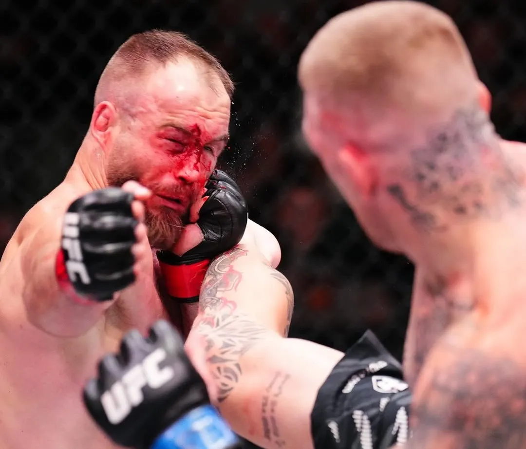 Chris Duncan vence unánime a Mateusz Rębecki en sangrienta pelea de UFC Vegas 108