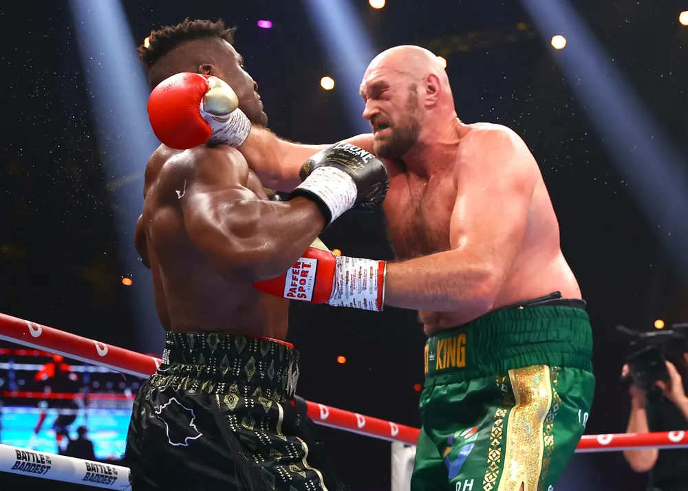 Tyson Fury vs Francis Ngannou_action20