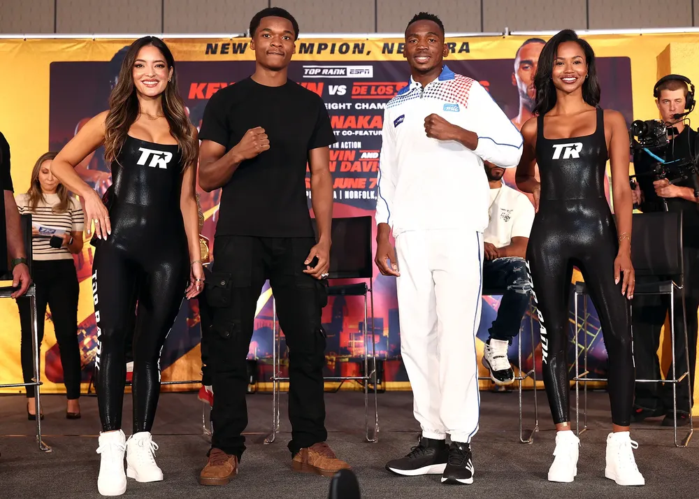 Abdullah Mason vs Jeremia Nakathila_pose4