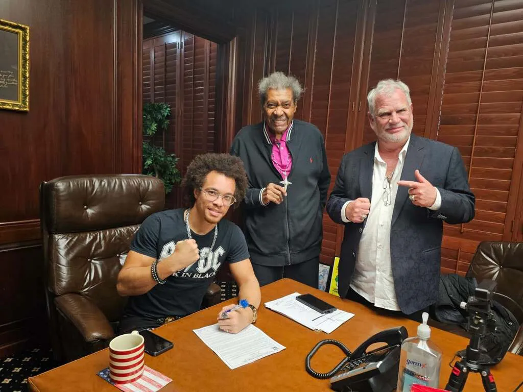 Cobbs Signs With King