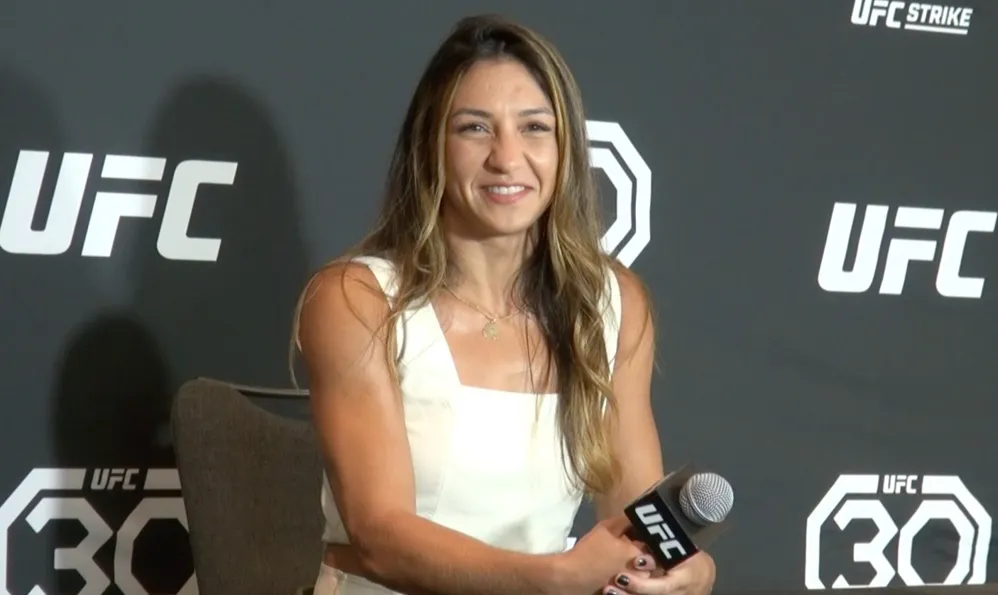 Amanda Ribas Dios me bendijo. Brazos en lo alto