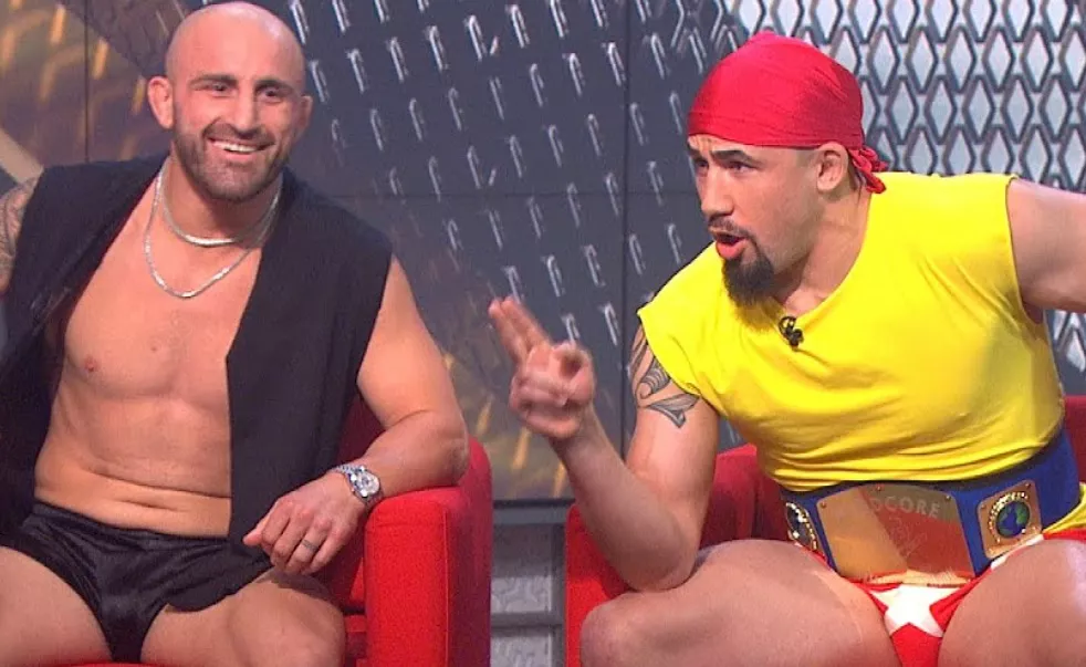 Mira a Volkanovski y Whittaker como Stone Cold y Hulk Hogan