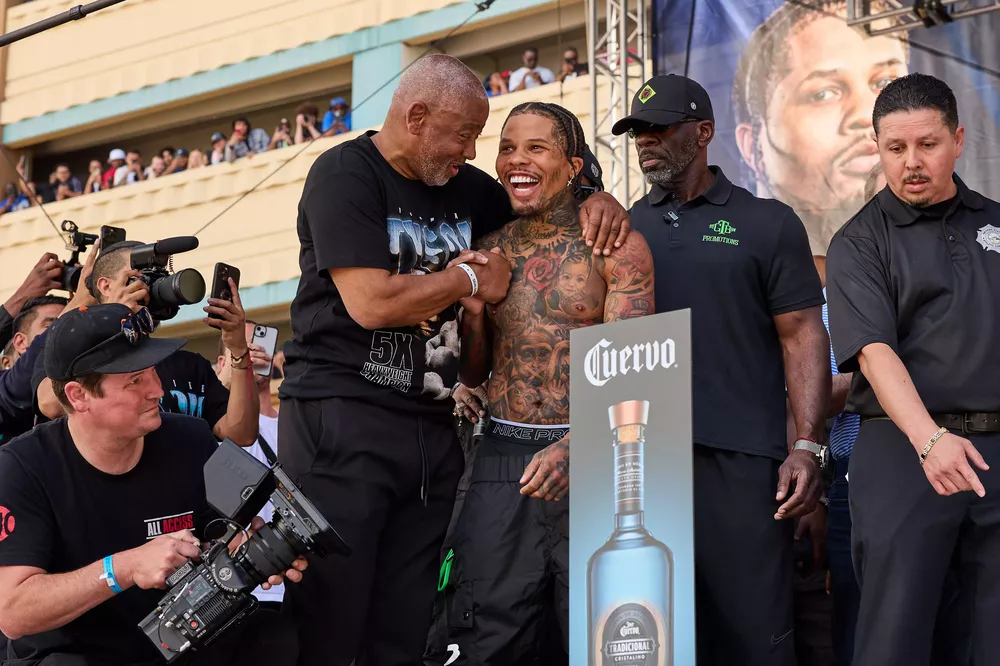 0011_Davis vs Garcia Weigh-ins