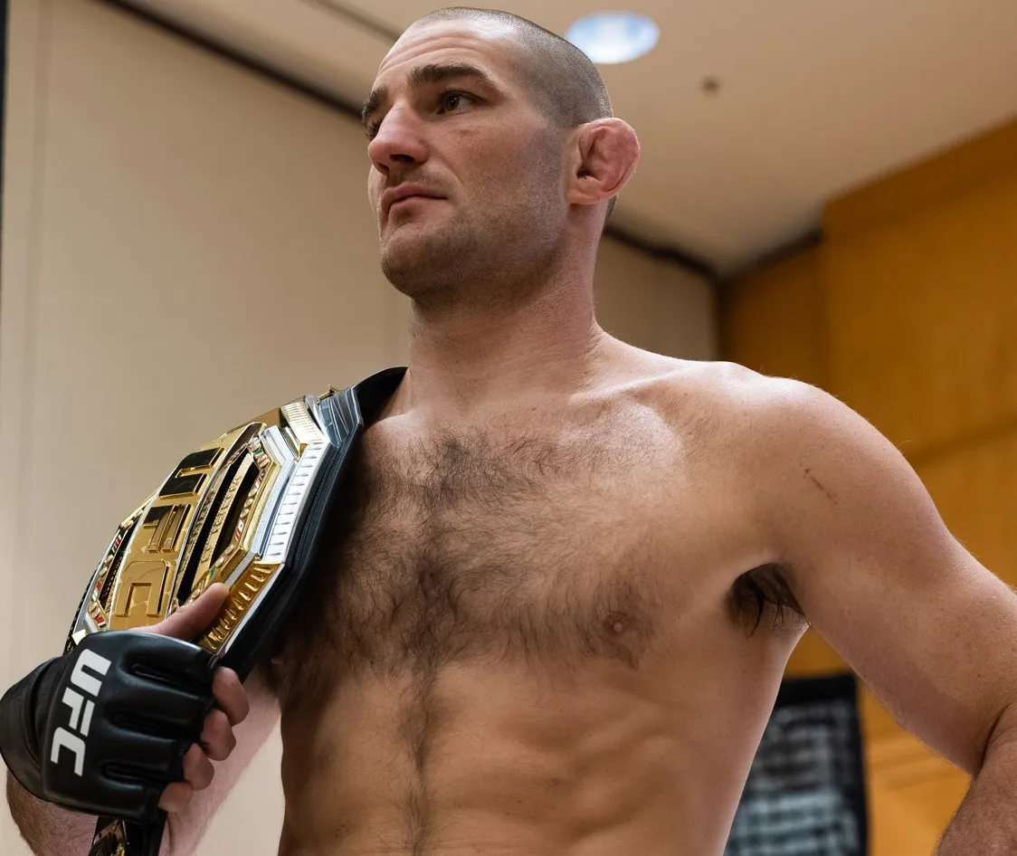 Strickland Me encanta UFC, me dan mucho dinero, soy feliz