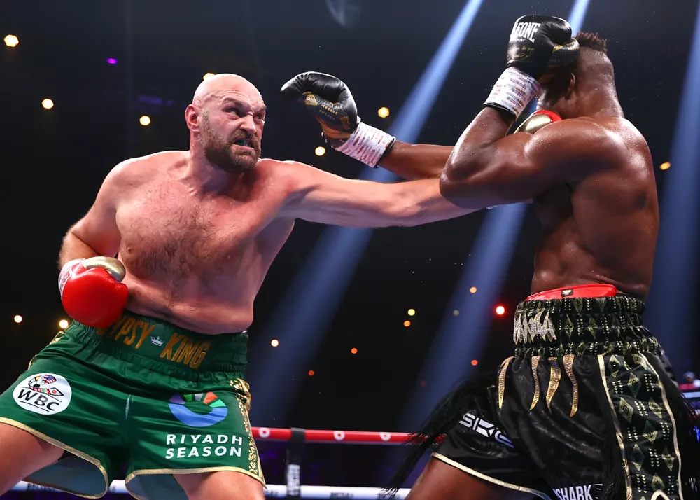Tyson Fury vs Francis Ngannou_action21