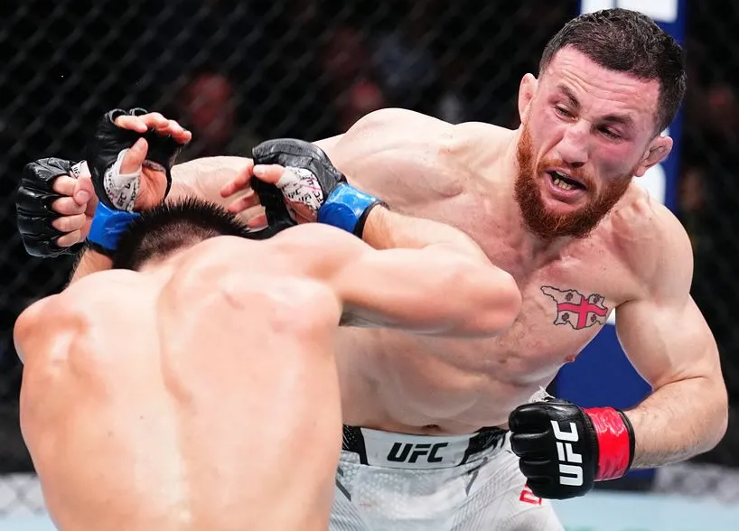 Merab Dvalishvili vence por puntos a Henry Cejudo en Anaheim