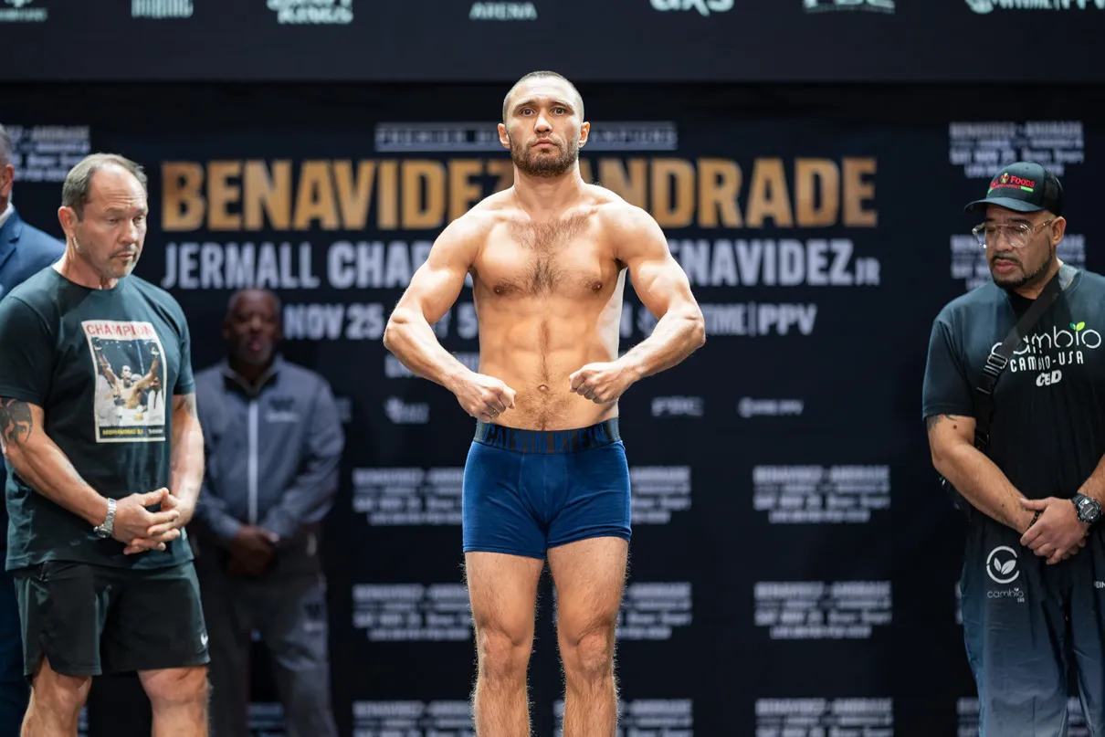 Benavidez vs Andrade Weigh-in - 11.24.23_11_25_2023_Weigh-in (9)