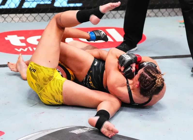 Mackenzie Dern somete a Amanda Ribas en UFC Vegas 101