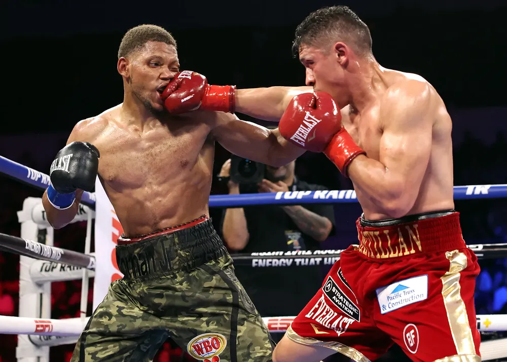 Giovani Santillan vs Brian Norman Jr_punch