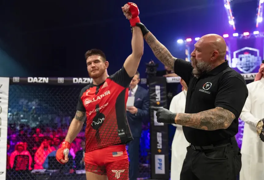 Johnny Eblen retiene tras DU sobre Fabian Edwards en Riyadh