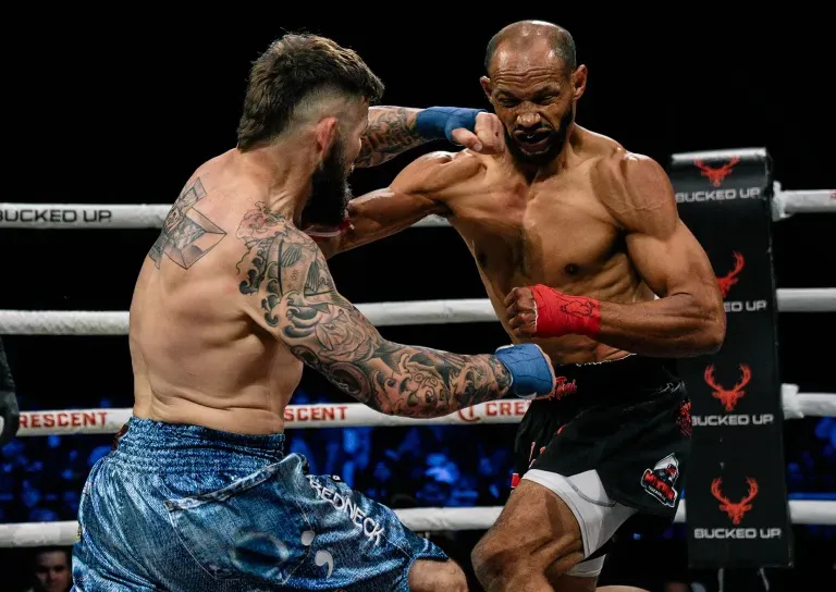 Mundell retiene tras nocaut a Coltrane en Orlando1