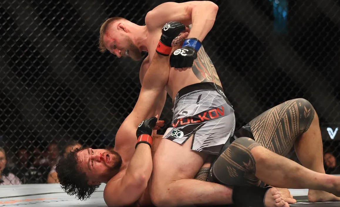 Volkov somete a Tuivasa en intensa pelea en Australia