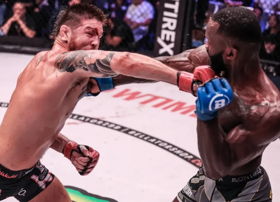 Eblen retiene tras brutal nocaut a Edwards en Dublin