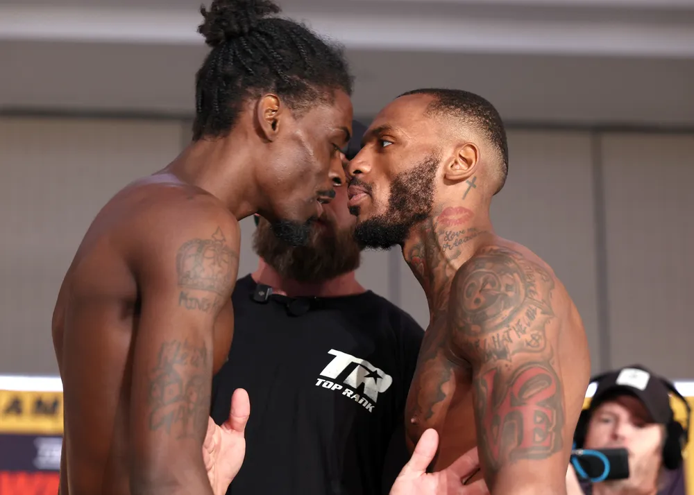 Kelvin Davis vs Nahir Albright_faceoff2