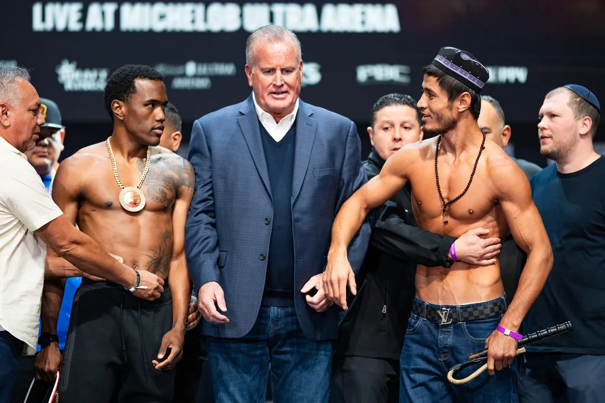 Benavidez vs Andrade Weigh-in - 11.24.23_11_25_2023_Weigh-in (19)