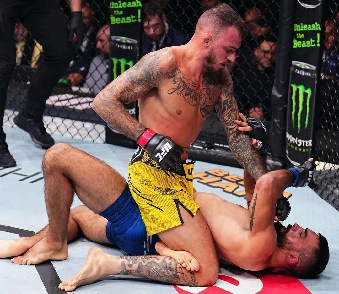 Renato Moicano noquea contundente a Benoit Saint-Denis en París